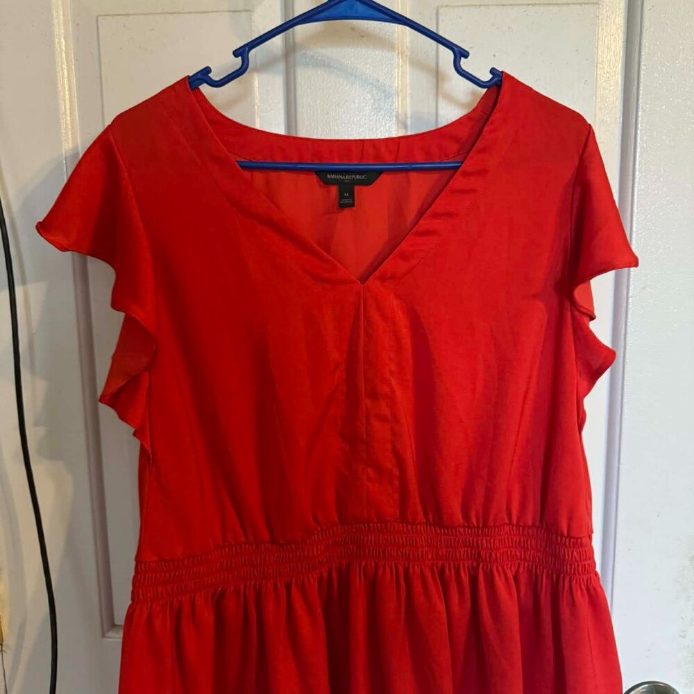 Banana Republic Women's XL Peplum Blouse Top Red Satin V-Neck Smocked Waist 1374